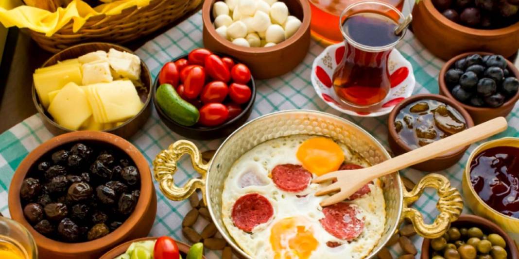 Ömrü 20 yıl uzatıyor! Kahvaltıyı bu saatte yapanlar yaşadı, uzun yaşamın sırrı buymuş 4